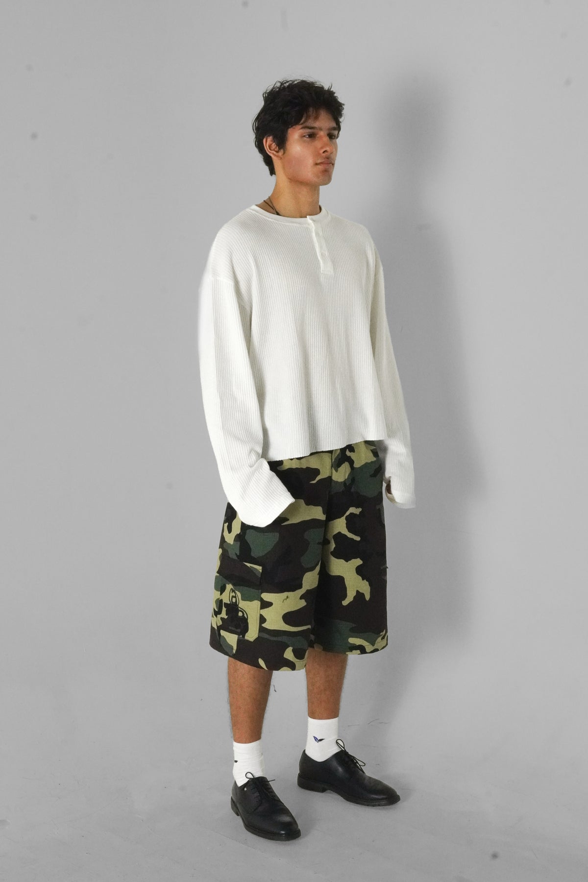 Box Henley - Ivory on model