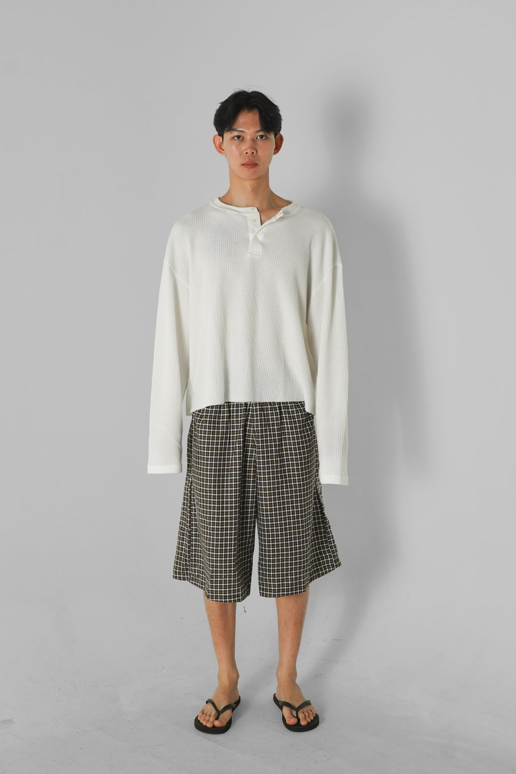 Box Henley - Ivory on model