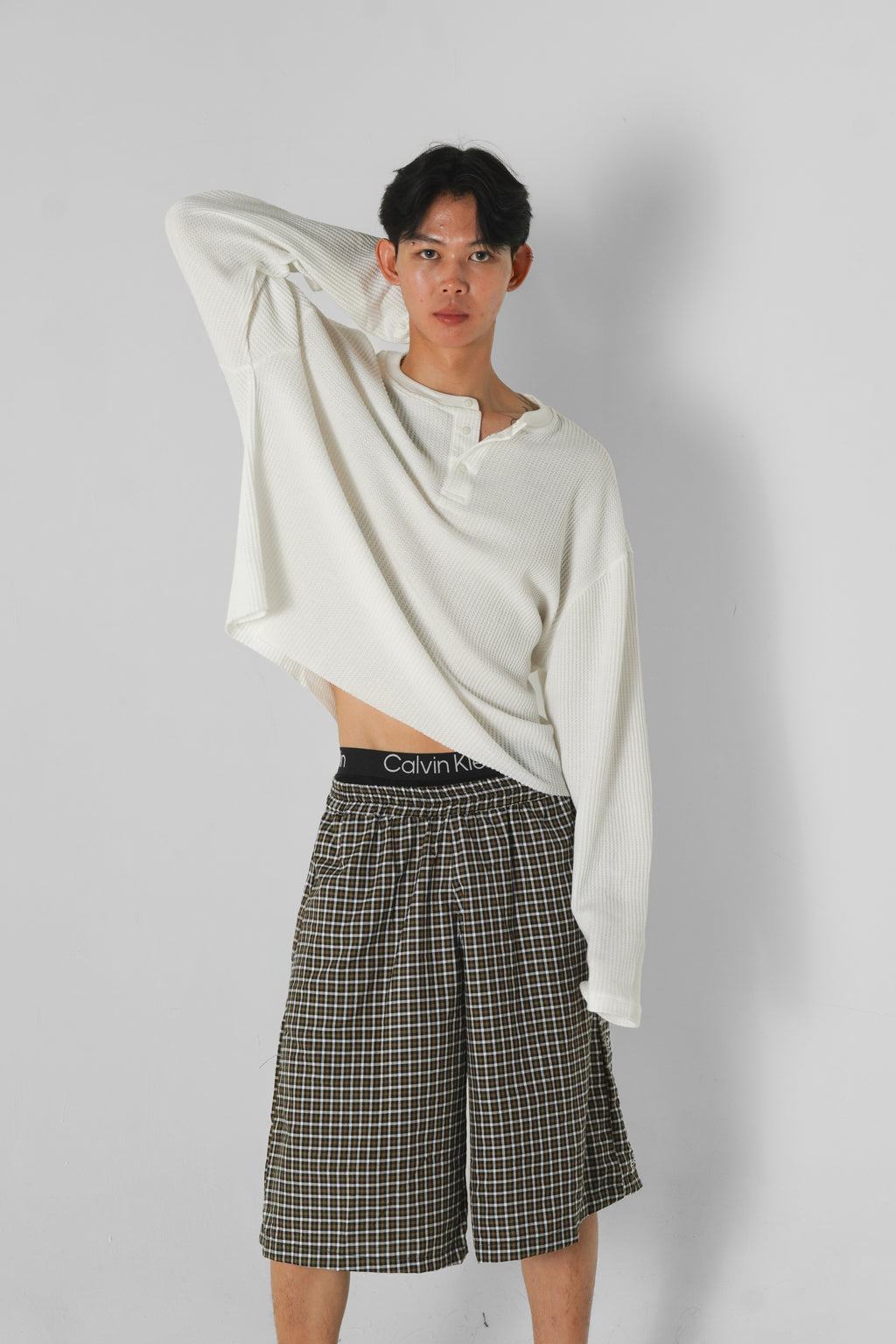 Box Henley - Ivory on model