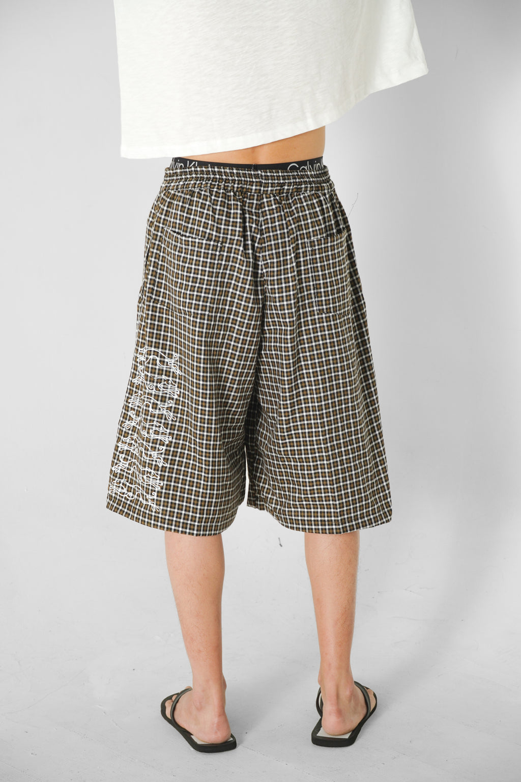 Aston Abode Lobby Shorts in Motel, lifestyle shot on Gerald