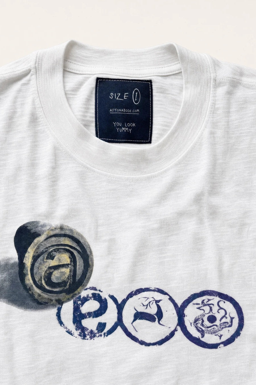 Aston Abode Wadang Tee, detail close-up